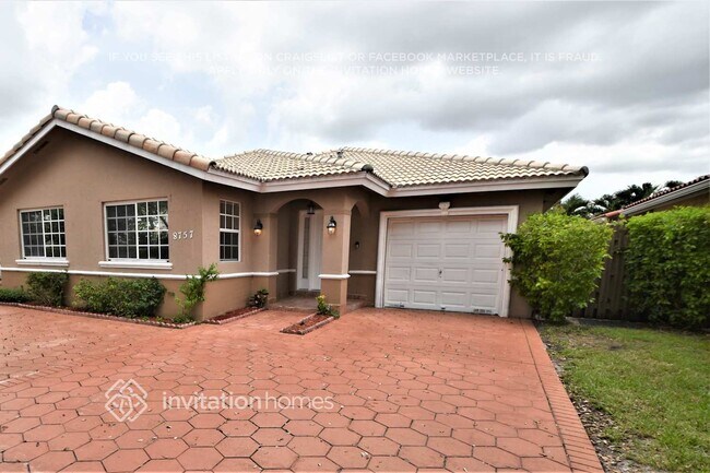 Foto del edificio - 8757 NW 145th Terrace