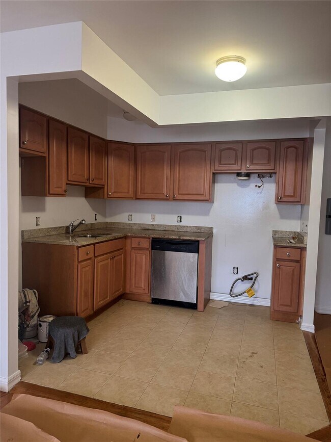 Foto del edificio - 65-95-95 Terrace Ct