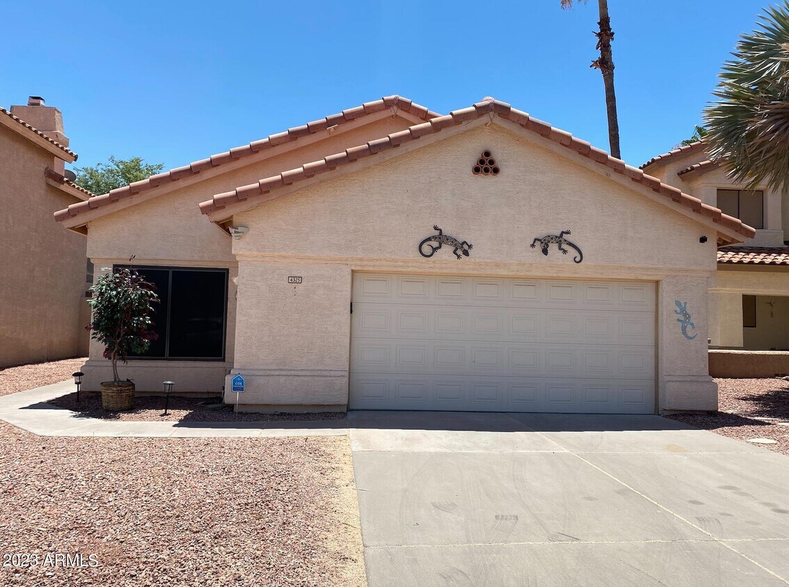 Primary Photo - 4325 E Badger Way