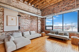Building Photo - 1410 Gratiot Ave