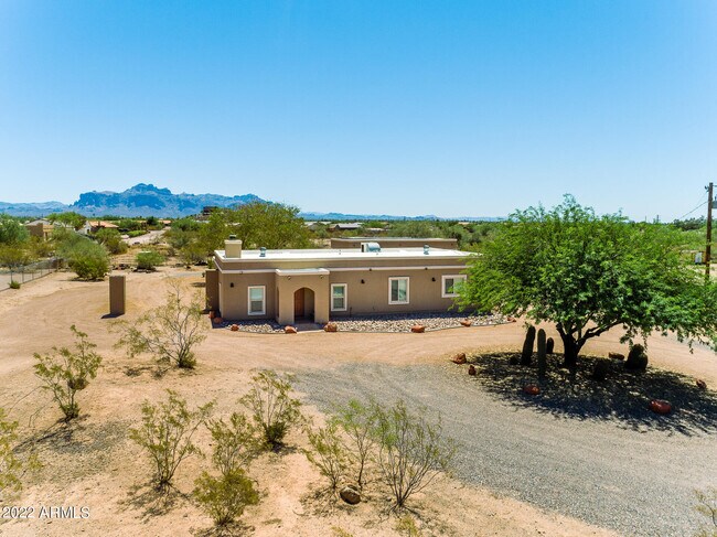 Foto del edificio - 655 N Merrill Rd