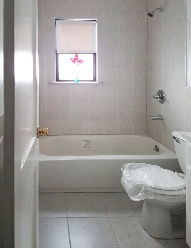 Foto del edificio - 188-07 Dunkirk Drive