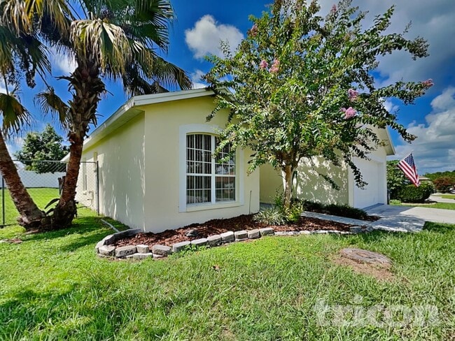 Building Photo - 7641 Manor Dr