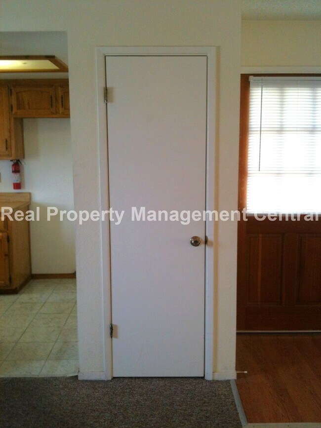 Foto del edificio - AVAILABLE SEPTEMBER- Spacious 2bed, 1bath ...