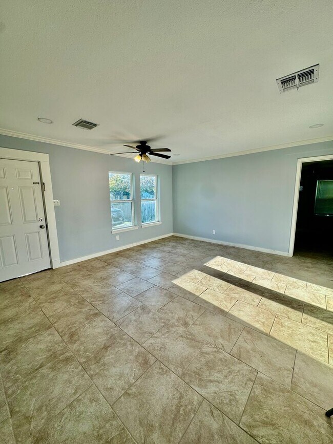 Foto del edificio - New Rental! Updated 2-bedroom located in a Southside Neighborhood!