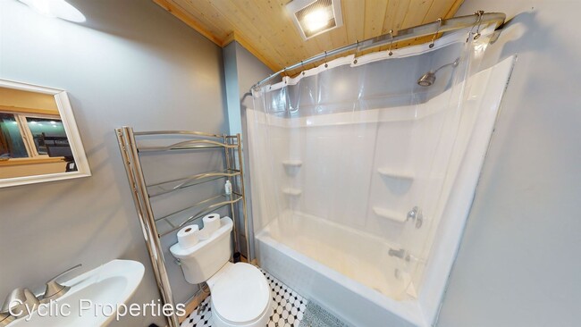 Building Photo - 2 br, 1 bath House - 478 Steamboat Landing Rd