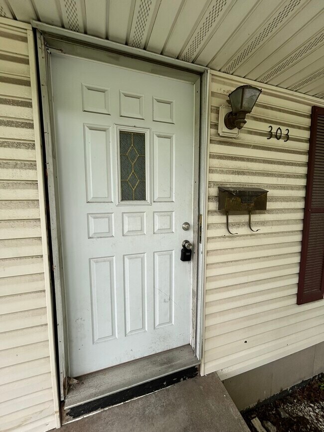 Foto del edificio - 303 Wilson Park Ln