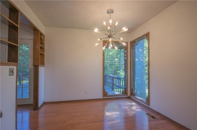 Building Photo - 403 S 37th St