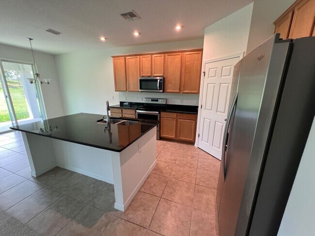 Building Photo - Spacious 4 bedroom, 2.5 bathroom house, no rear neighbors