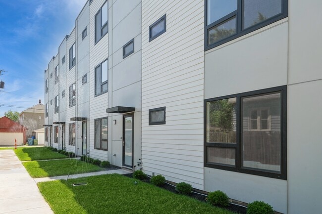 Foto del edificio - 944 Beloit Ave