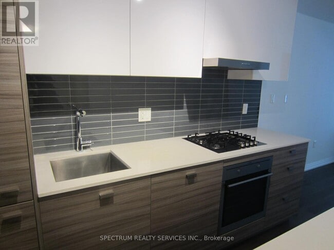 Photo du bâtiment - 835 St Clair Ave W