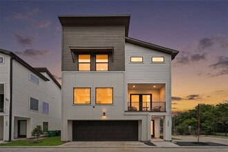 Building Photo - 2502 Tuam St