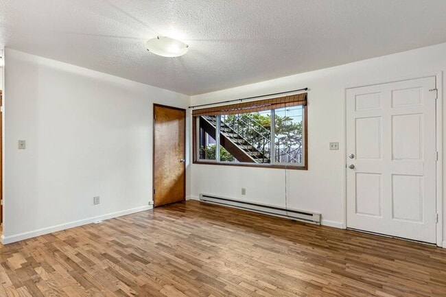 Building Photo - 121 SE 30th Pl