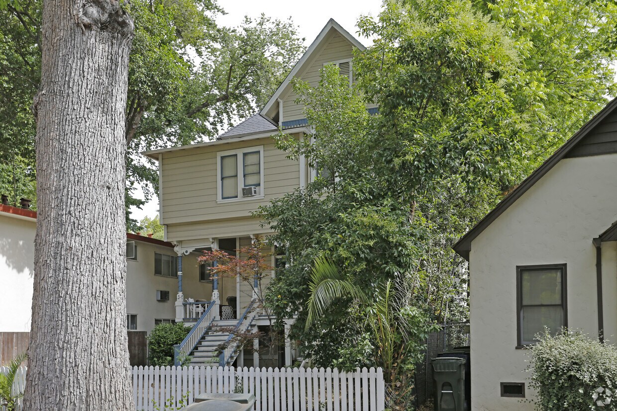 Building Photo - 2307 H St