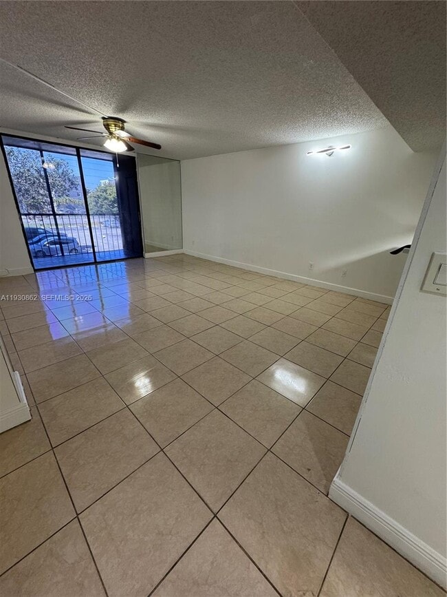 Foto del edificio - 8635 NW 8th St