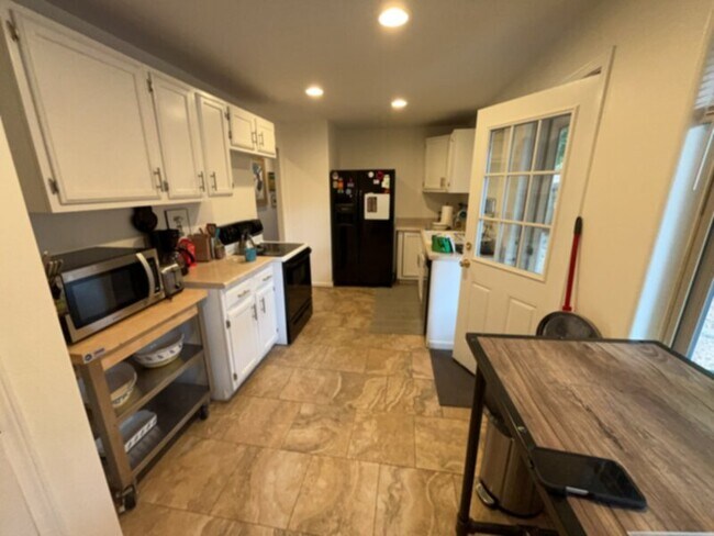 Foto del edificio - Welcome to this Colorado Springs charmer i...