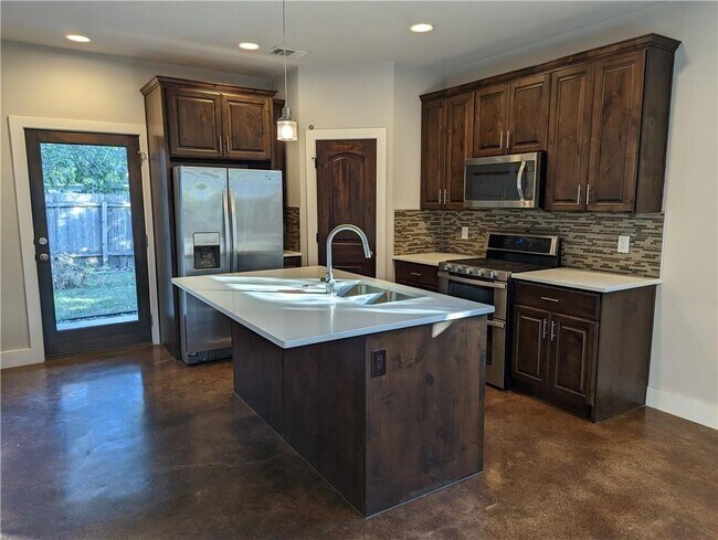 Foto del edificio - 1125 Walton Ln