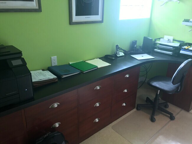 Built-in Work Station - 812 W Main St