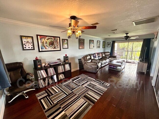 Foto del edificio - 642 Yardarm Dr