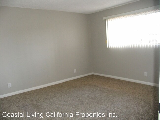 Building Photo - 1675 Chapel Dr