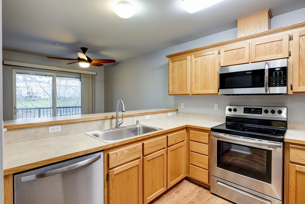 Foto principal - 2 Bed 2 Bath Third floor Condo