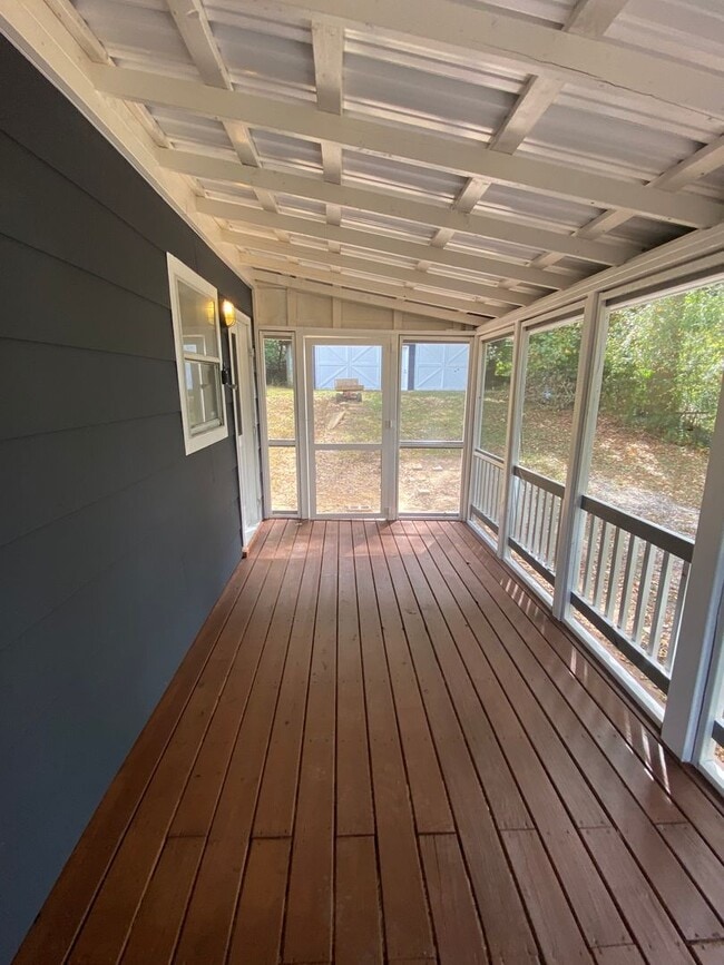 Foto del edificio - Ringgold 2 Bed 1 bath Screened in Porch, Oversized Workshop