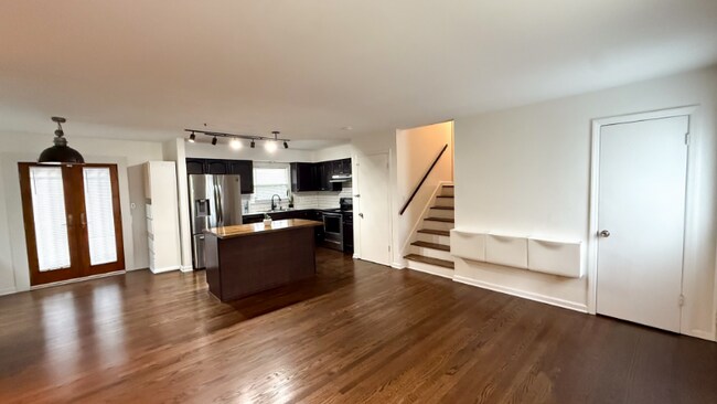 Foto del edificio - 5002 Woodson Rd