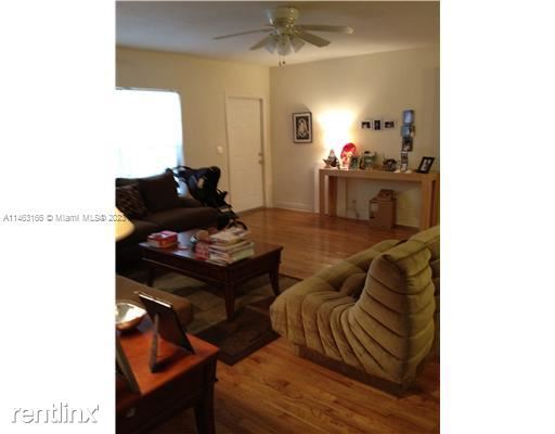 Foto del edificio - 3 br, 2 bath House - 1065 97th St Apt 1A