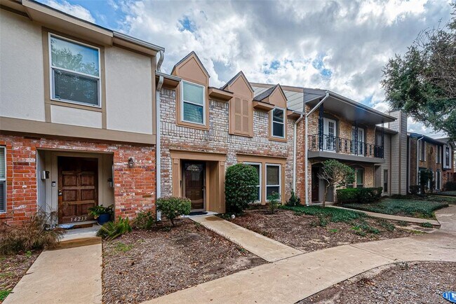 Foto del edificio - 14215 Misty Meadow Ln