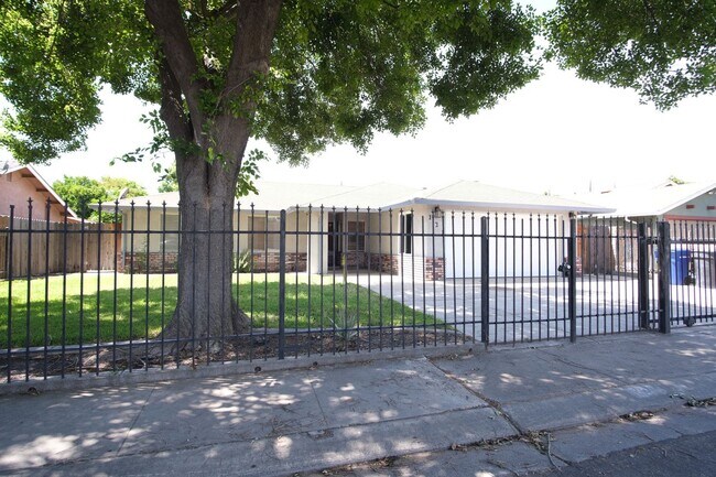 Foto del edificio - Cozy 3-Bedroom, 2-Bath Home