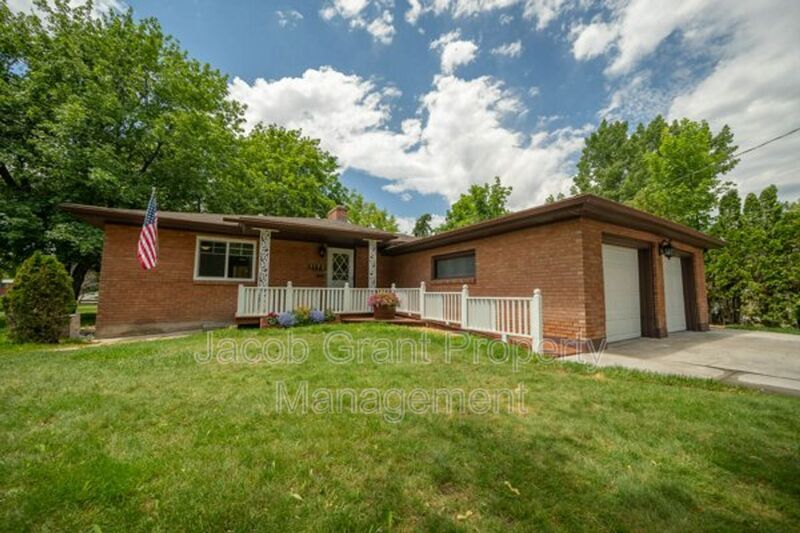 Primary Photo - 1170 St Clair Rd
