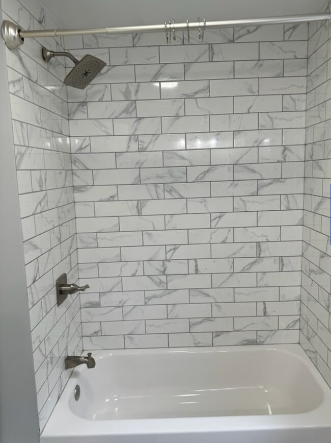 Building Photo - 7944 S Ellis Ave