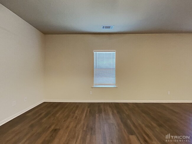 Building Photo - 806 Golden Bell Wy