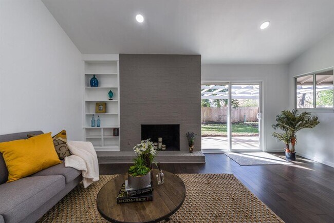 Building Photo - 2505 Baxter Dr