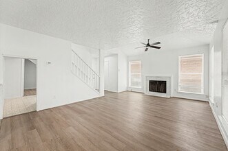 Building Photo - 8334 Country View Dr