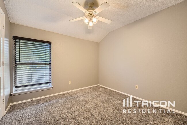Foto del edificio - 909 Canary Ln