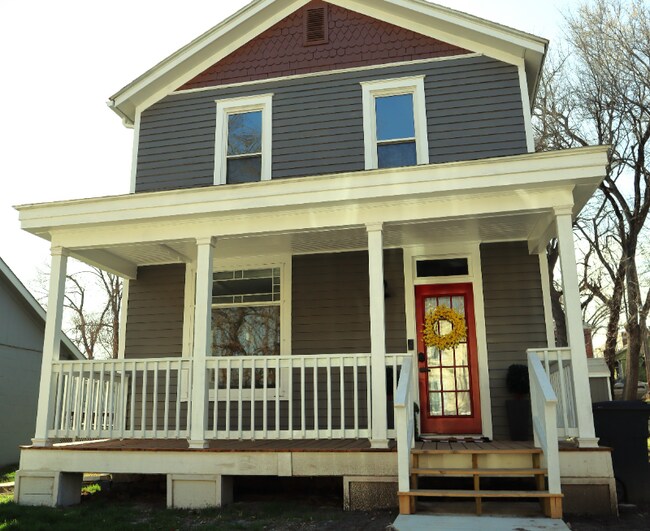 Building Photo - 1124 2nd Ave
