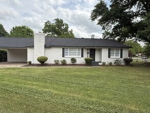 Building Photo - 914 Stratford Rd