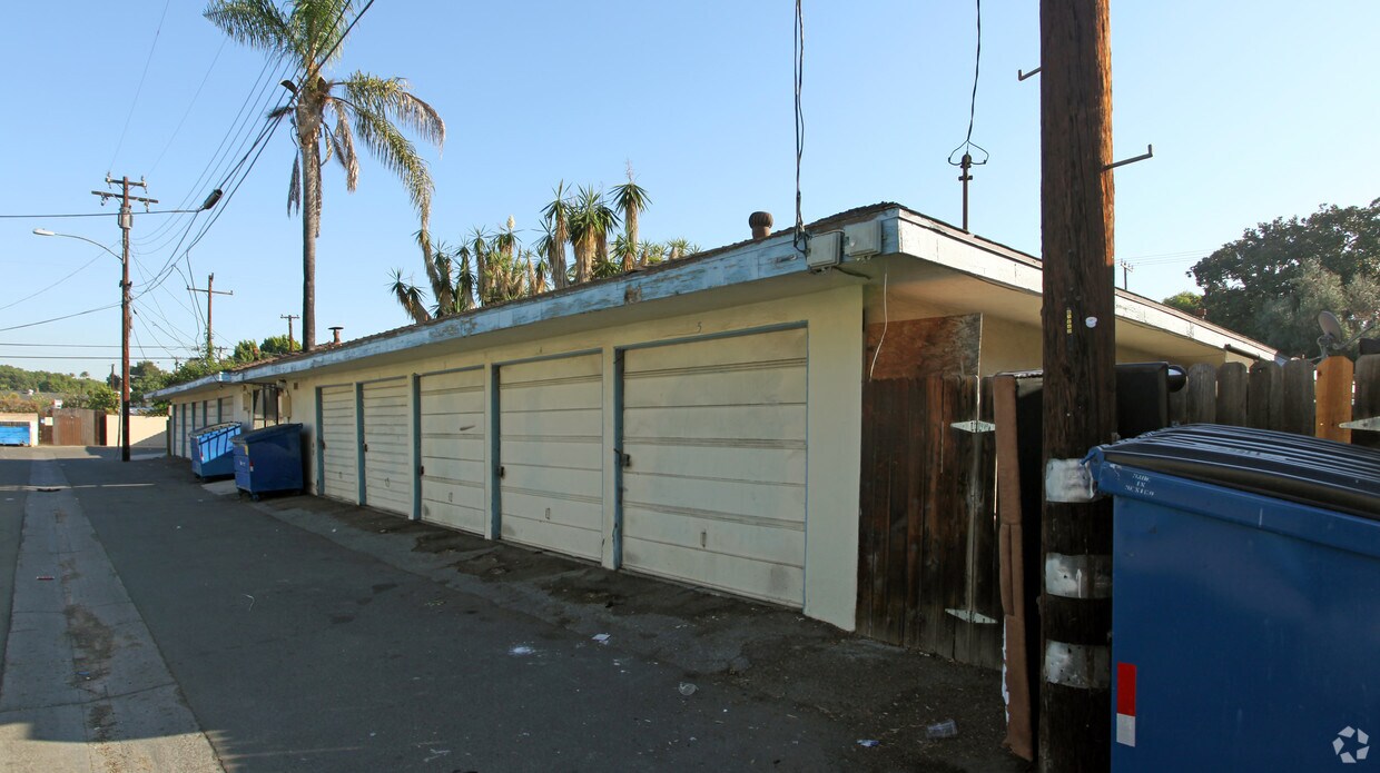 Building Photo - Loara Palms Apartments