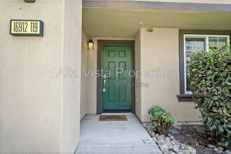 Building Photo - 16912 Laurel Hill Ln