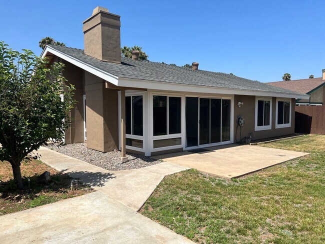 Foto del edificio - Recently remodeled throughout 3 bedrooms, ...