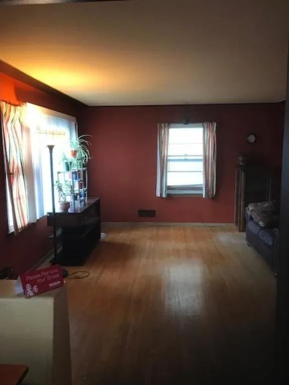 Building Photo - Charming 4-Bedroom Single Family Home on C...