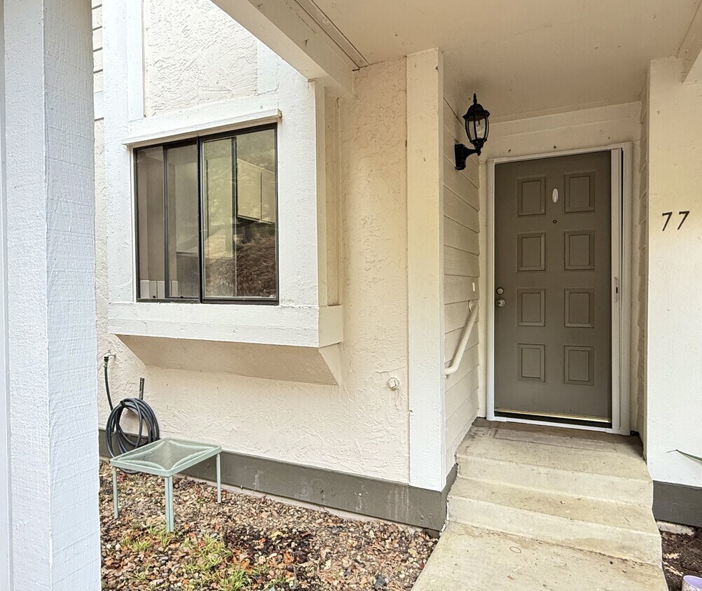 Foto principal - 77 Village Cir