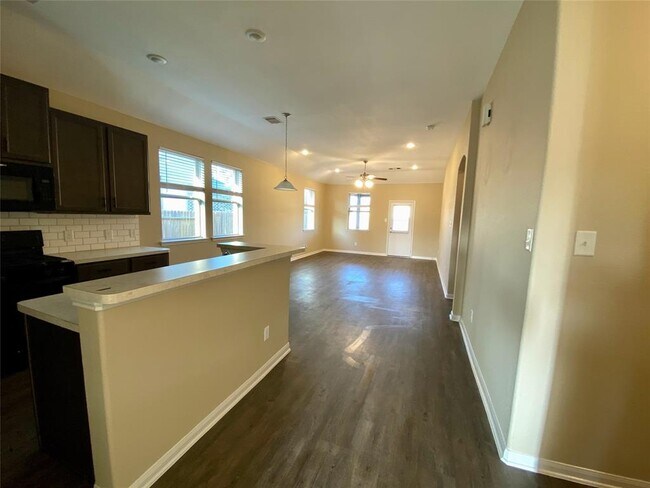 Building Photo - 15609 All Star Dr