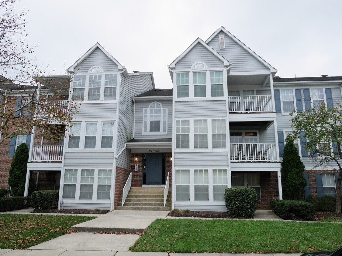 Primary Photo - 2 Bedroom Condominium Located in Stonegate...