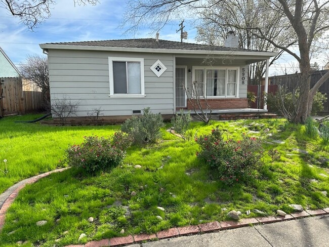 Photo - 3 Bed/1 Bath Home with Yard in Tahoe Park