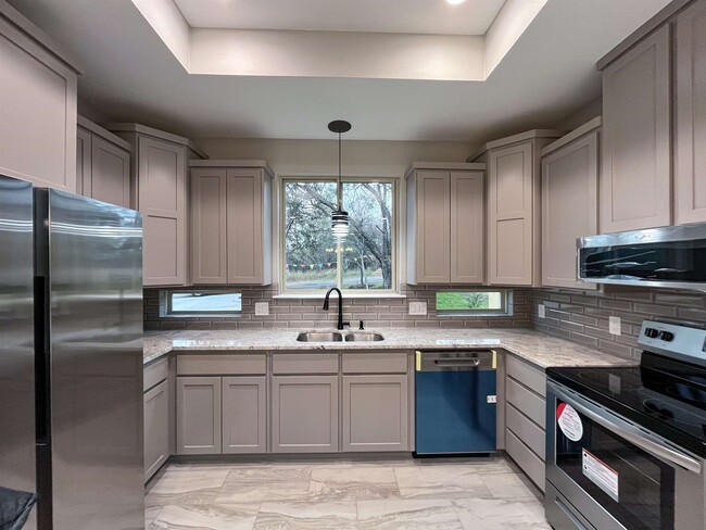 Foto del edificio - 744 Magnolia Ln