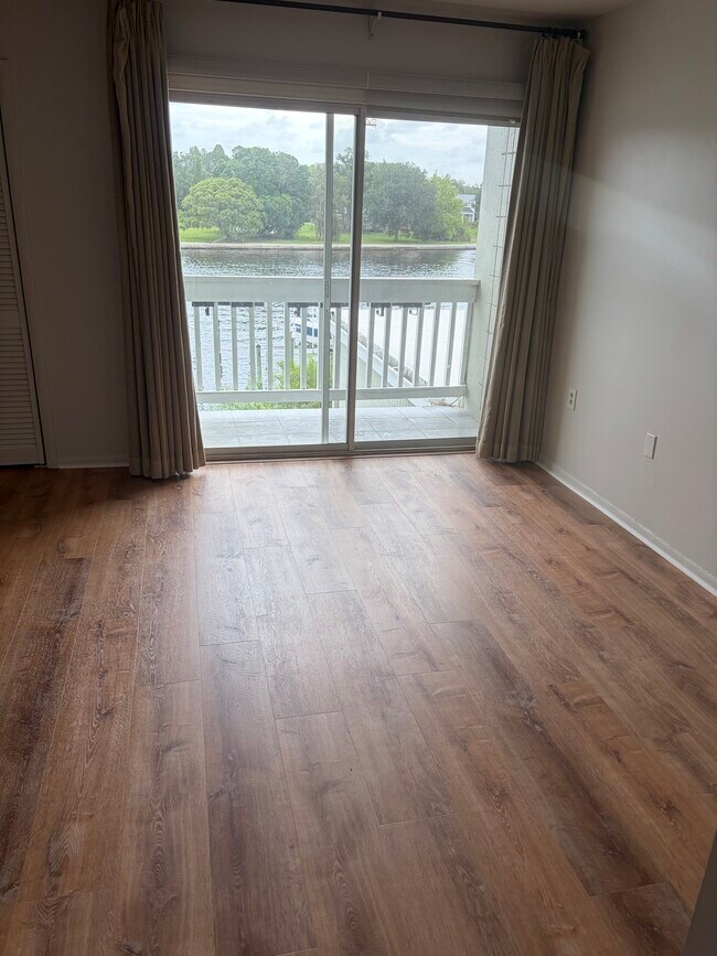Master bedroom.Guest bedroom. - 2424 W Tampa Bay Blvd