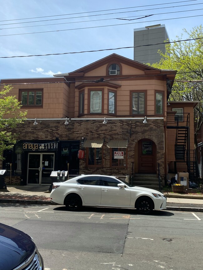 Building Photo - 1150 Chapel St