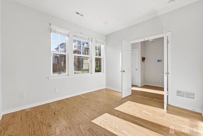 Foto del edificio - 38 Bond St